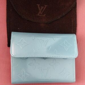 ☀️ Brand New Blue Wallet